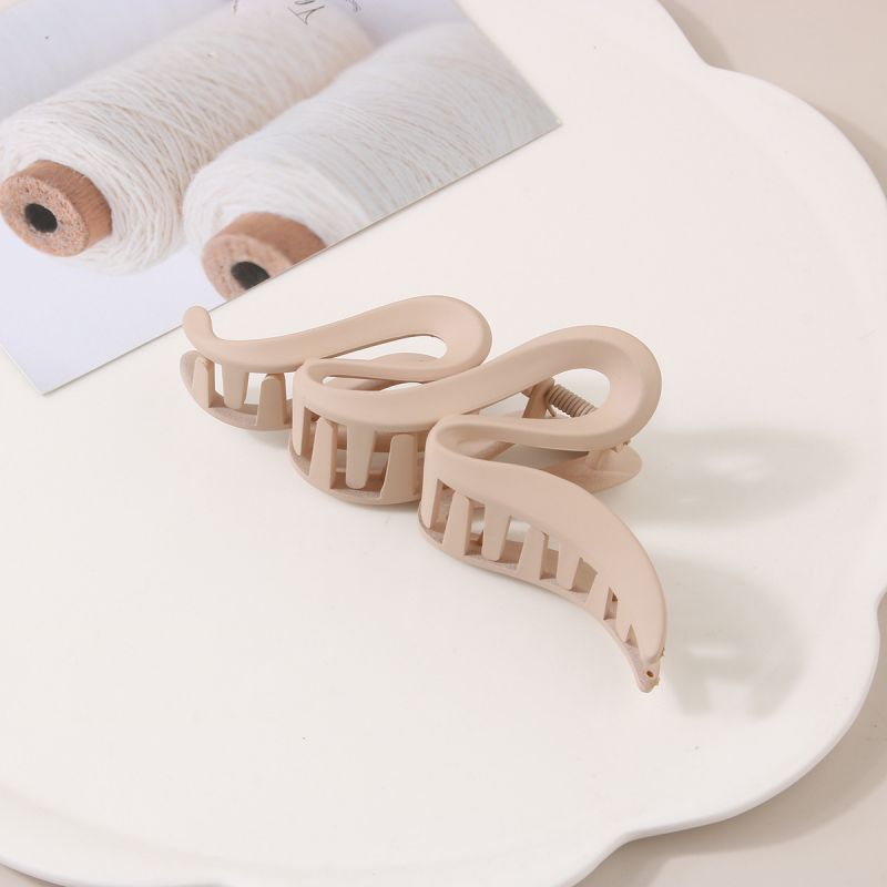 Wave Shape Matte Plastic Big Camel Hair Clip